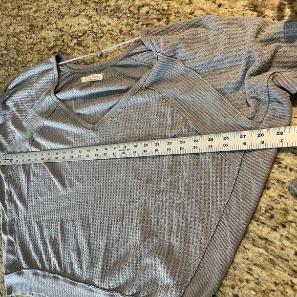 We the Free Thermal Shirt Women Size Medium Gray Waffle Knit Vneck Long Sleeve - Picture 8 of 9